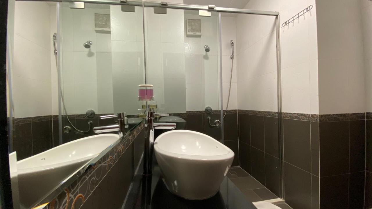 Duc Vuong Saigon Hotel - Cao Thang Хошимін Екстер'єр фото